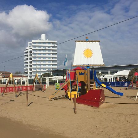 Beach Palace With Small Swimming Pool, Private Beach, Parking Lido di Jesolo Exterior foto