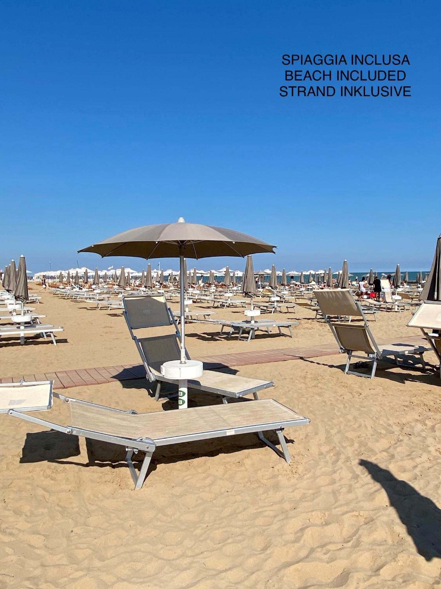 Beach Palace With Small Swimming Pool, Private Beach, Parking Lido di Jesolo Exterior foto